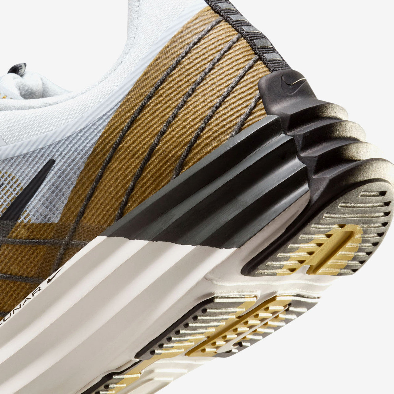 Lunar Roam | DV2440-001